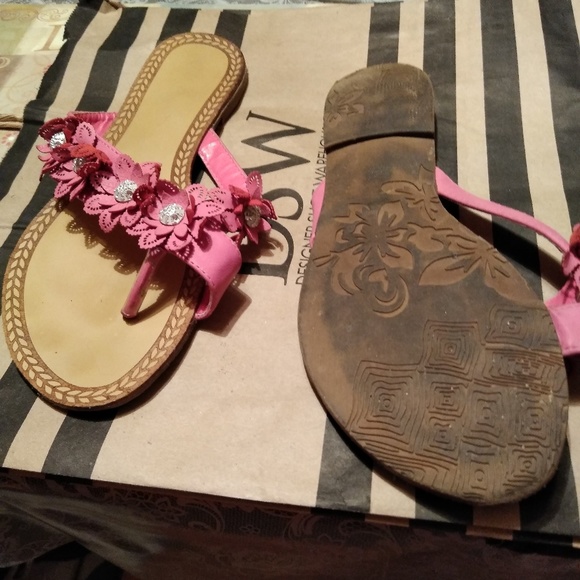 Sandals - Picture 2 of 4